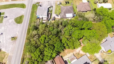 - Berryhill Rd, Milton, FL 32570