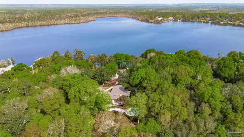 7543 Lakeside Dr, Milton, FL 32583