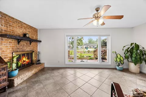 115 Bear Dr, Gulf Breeze, FL 32561