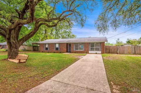 4722 Live Oak Ln, Pace, FL 32571