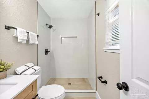 Bath - 4204 Red Wing Ct, Pace, FL 32571 photo 3 of 3