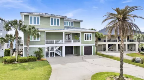1070 Harbor Ln, Gulf Breeze, FL 32563
