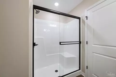 Bath - 5837 Northrop Rd, Milton, FL 32570 photo 1 of 2