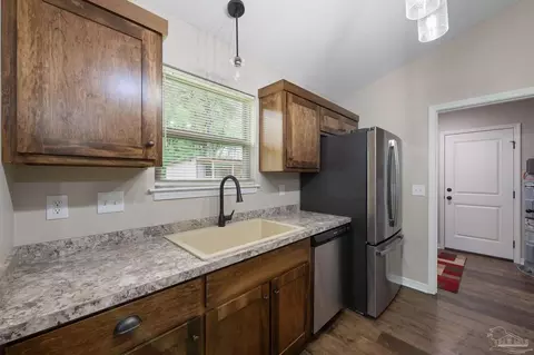Kitchen - 5837 Northrop Rd, Milton, FL 32570 photo 3 of 4