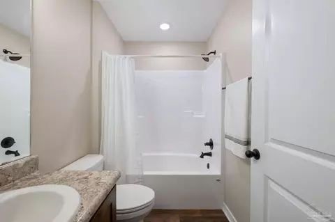 Bath - 5837 Northrop Rd, Milton, FL 32570 photo 2 of 2