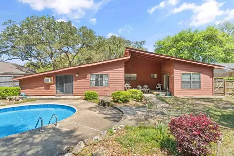 316 Valencia St, Gulf Breeze, FL 32561