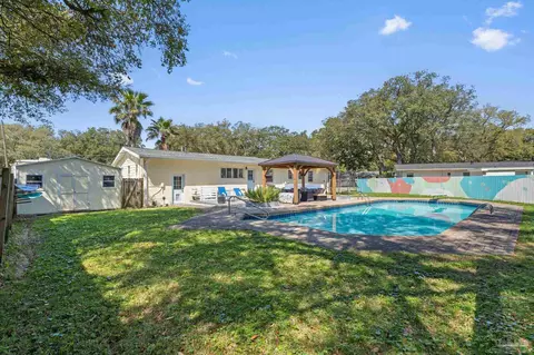 321 Valencia St, Gulf Breeze, FL 32561