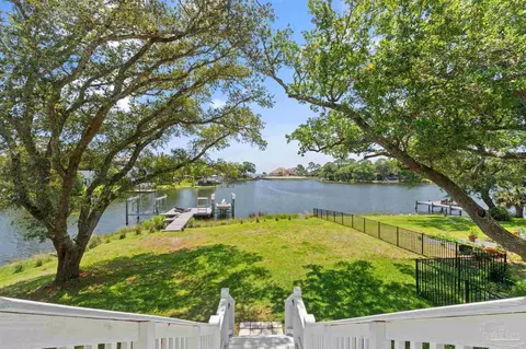74 Star Lake Dr, Pensacola, FL 32507