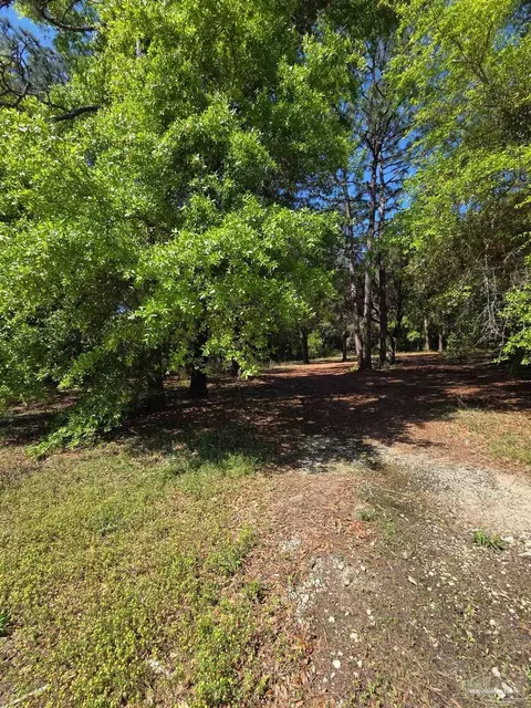 6516 Renee Cir, Milton, FL 32583