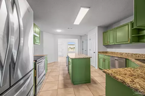 Kitchen - 4263 Crosswinds Dr, Milton, FL 32583 photo 3 of 4