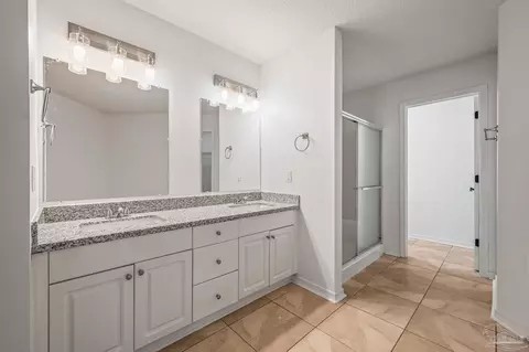 Bath - 4263 Crosswinds Dr, Milton, FL 32583 photo 2 of 4