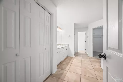 Entry Way - 4263 Crosswinds Dr, Milton, FL 32583 photo 3 of 6