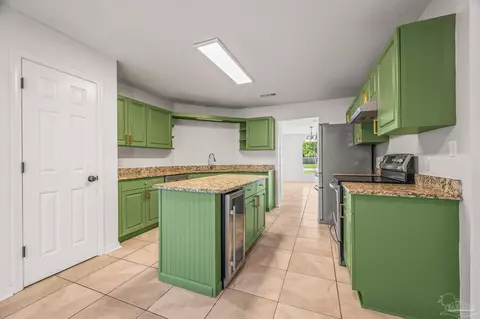 Kitchen - 4263 Crosswinds Dr, Milton, FL 32583 photo 1 of 4