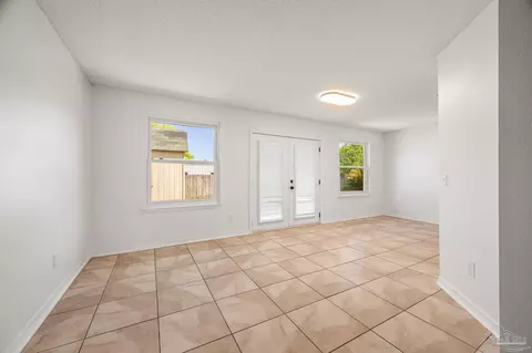Living - 4263 Crosswinds Dr, Milton, FL 32583 photo 4 of 5