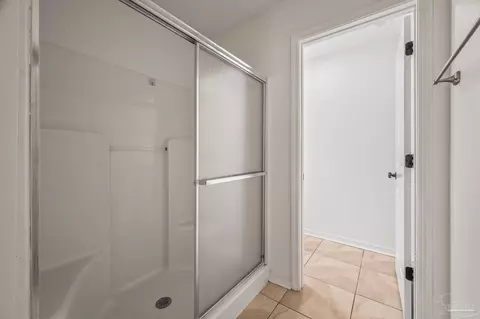 Bath - 4263 Crosswinds Dr, Milton, FL 32583 photo 3 of 4