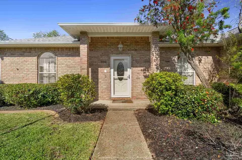 999 Coronado Ct, Gulf Breeze, FL 32563