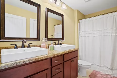Bath - 438 Eisenhower Dr, Crestview, FL 32539 photo 4 of 4