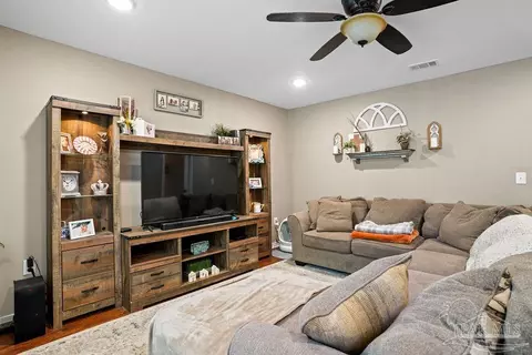 Living - 438 Eisenhower Dr, Crestview, FL 32539 photo 2 of 3