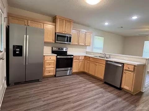Kitchen - 6546 Maddox Rd, Milton, FL 32570 photo 4 of 4