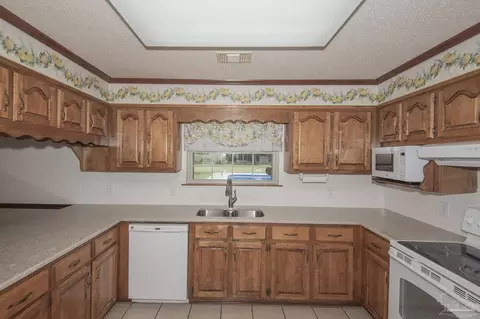 Kitchen - 3918 Wiley Penton Rd, Pace, FL 32571 photo 3 of 5