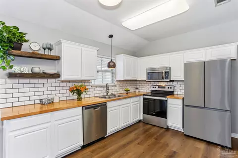 5772 Pescara Dr, Pace, FL 32571