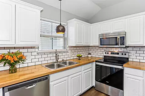 Kitchen - 5772 Pescara Dr, Pace, FL 32571 photo 4 of 4