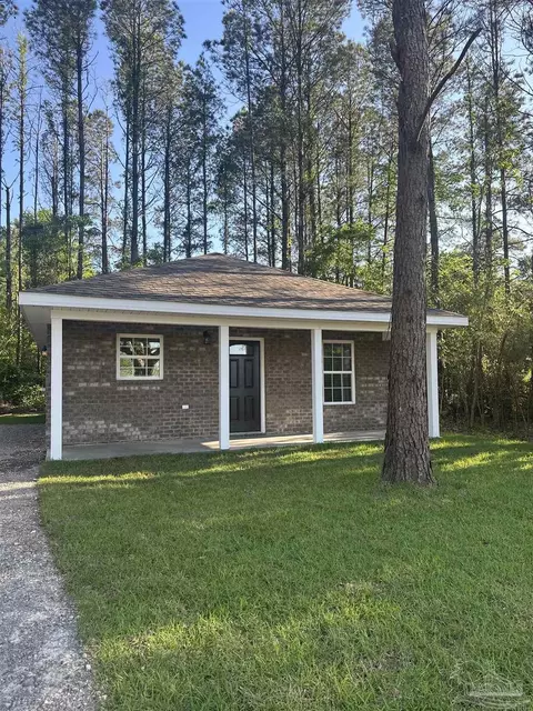 10 Middleton Ln, Atmore, AL 36502