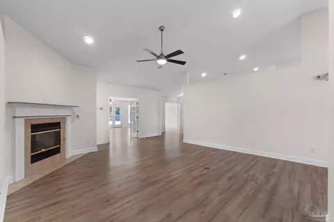 Living - 5352 Mountain Laurel Ln, Milton, FL 32570 photo 1 of 4