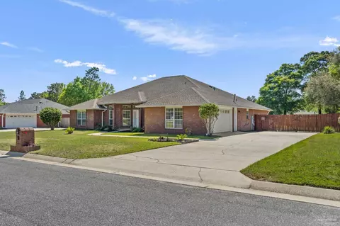 Exterior - 5352 Mountain Laurel Ln, Milton, FL 32570 photo 2 of 4