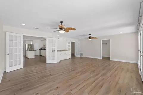 Living - 5352 Mountain Laurel Ln, Milton, FL 32570 photo 4 of 4