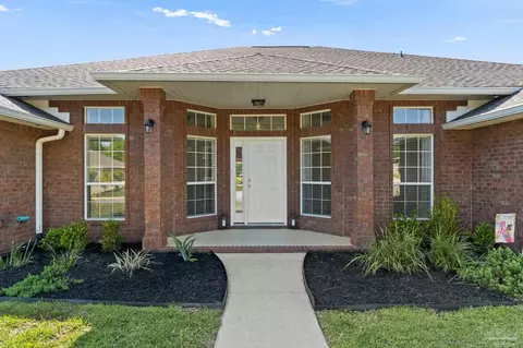 Exterior - 5352 Mountain Laurel Ln, Milton, FL 32570 photo 4 of 4