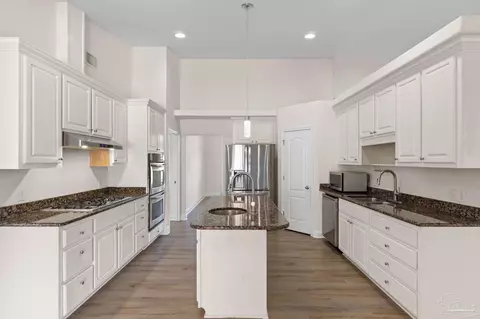 Kitchen - 5352 Mountain Laurel Ln, Milton, FL 32570 photo 2 of 2