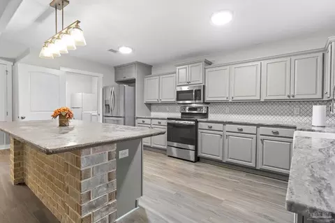 Kitchen - 5512 Chipper Ln, Pace, FL 32571 photo 3 of 4