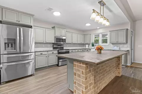 Kitchen - 5512 Chipper Ln, Pace, FL 32571 photo 4 of 4