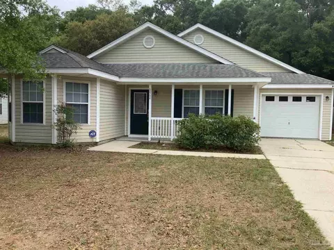 6060 Savannah Dr, Milton, FL 32570