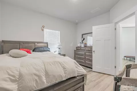 Bedroom - 7604 Dewey Jernigan Rd, Pace, FL 32571 photo 2 of 7