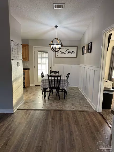 Dining - 4081 N Simmons Rd, Jay, FL 32565 photo 2 of 2