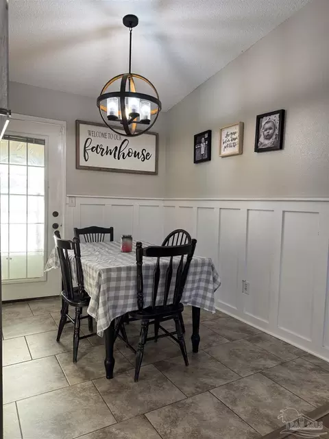 Dining - 4081 N Simmons Rd, Jay, FL 32565 photo 1 of 2