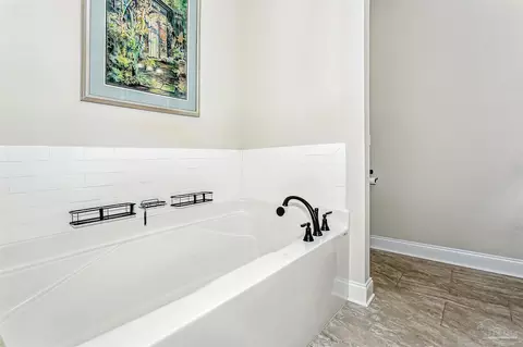 Bath - 75 4th St, Shalimar, FL 32579 photo 4 of 6