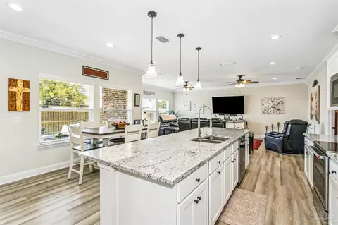 Kitchen - 75 4th St, Shalimar, FL 32579 photo 2 of 3