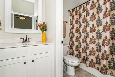 Bath - 75 4th St, Shalimar, FL 32579 photo 5 of 6