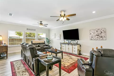 Living - 75 4th St, Shalimar, FL 32579 photo 1 of 3