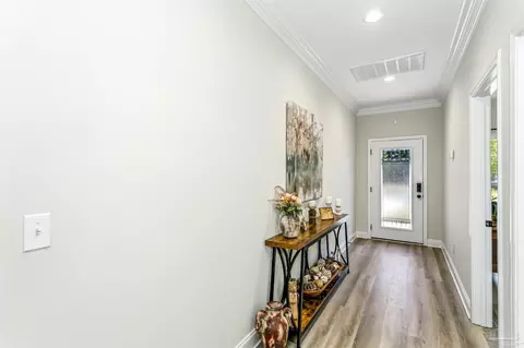 Entry Way - 75 4th St, Shalimar, FL 32579 photo 2 of 4