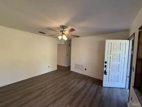 7569 Woods Rd, Pensacola, FL 32526