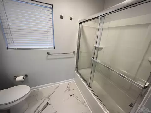 Bath - 5399 Locklin Ave, Milton, FL 32570 photo 1 of 2