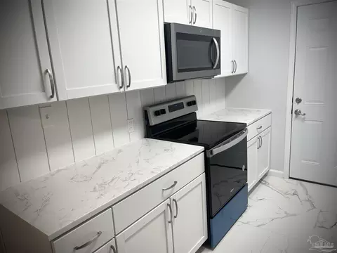 Kitchen - 5399 Locklin Ave, Milton, FL 32570 photo 3 of 3