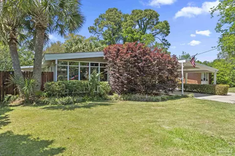 184 Camelia St, Gulf Breeze, FL 32561