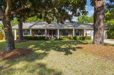 713 Southern Ct, Gulf Breeze, FL 32561