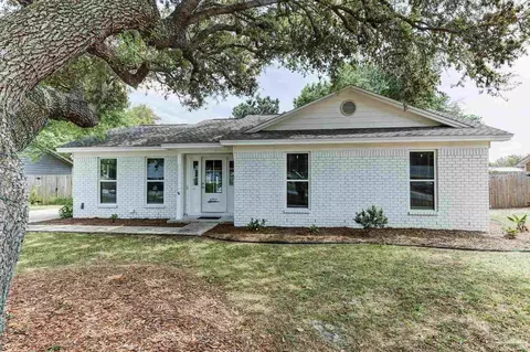 4717 Kitty Hawk Cir, Gulf Breeze, FL 32563