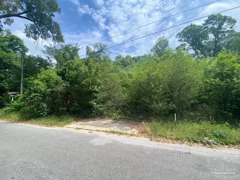 8652 Handicare St, Pensacola, FL 32514